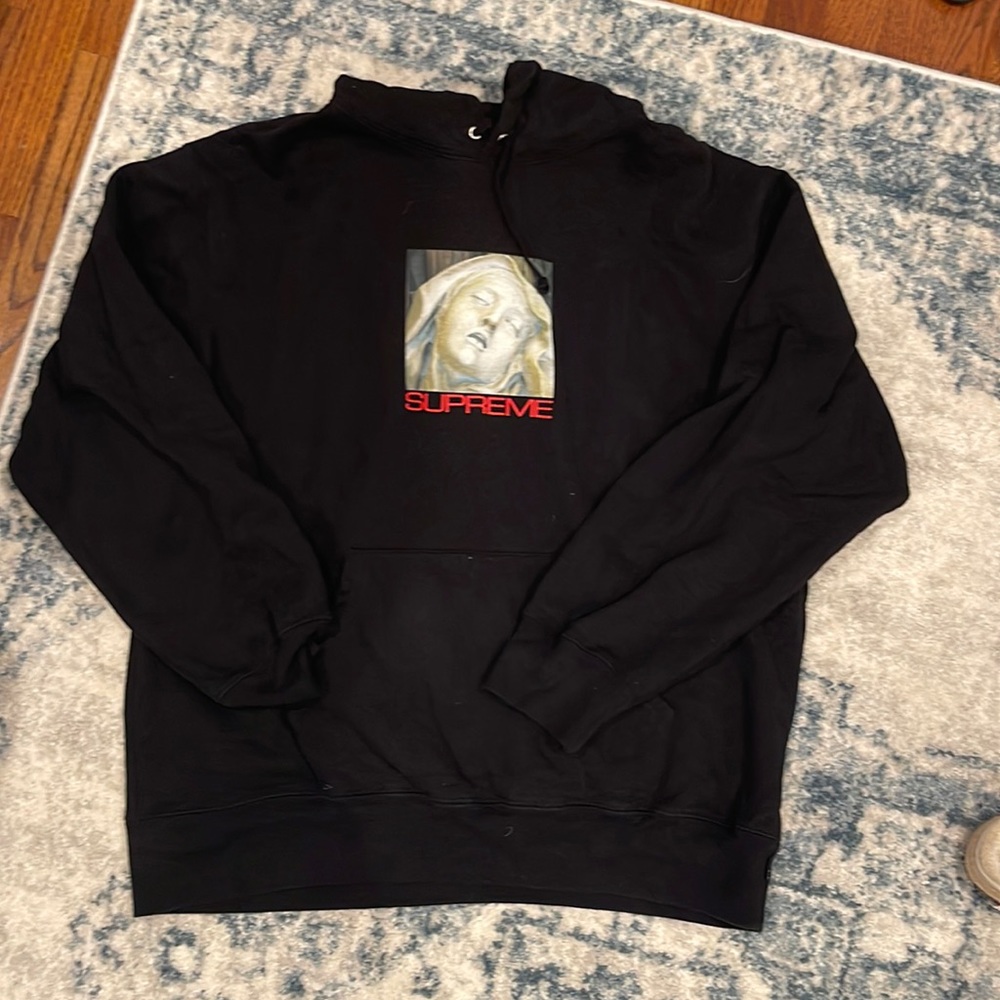 supreme hoodie in brand new condition